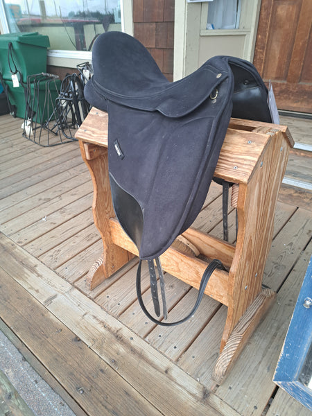17" Wintec Isabell Dressage Saddle