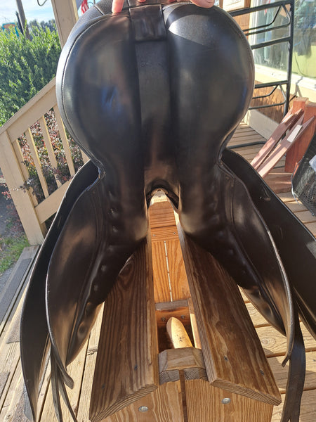 18" Rembrandt Integra Dressage Saddle