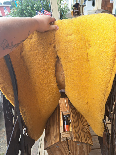 15.5" Crates Classic Reiner Saddle
