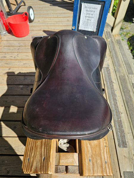 17.5" Devoucoux Biarritz Jumping Saddle