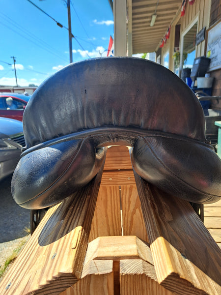 18" Custom Saddlery Advantage Dressage Saddle