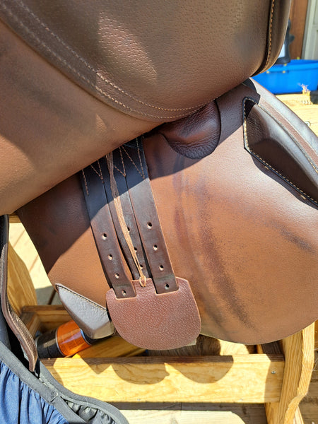 18" Antares Signature Close Contact Jumping Saddle