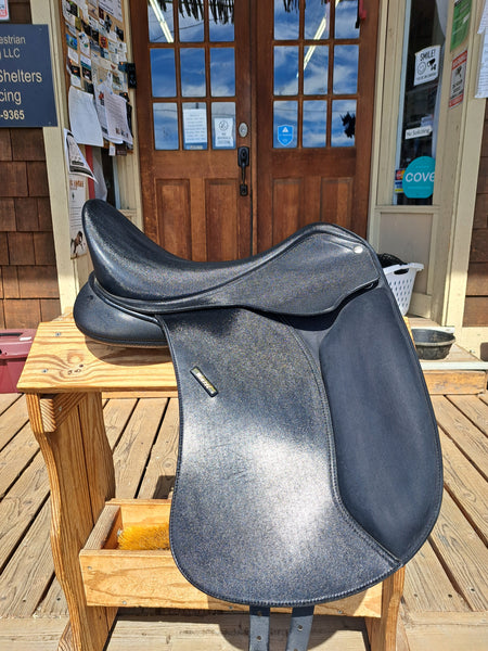 17" Wintec 500 Dressage Saddle