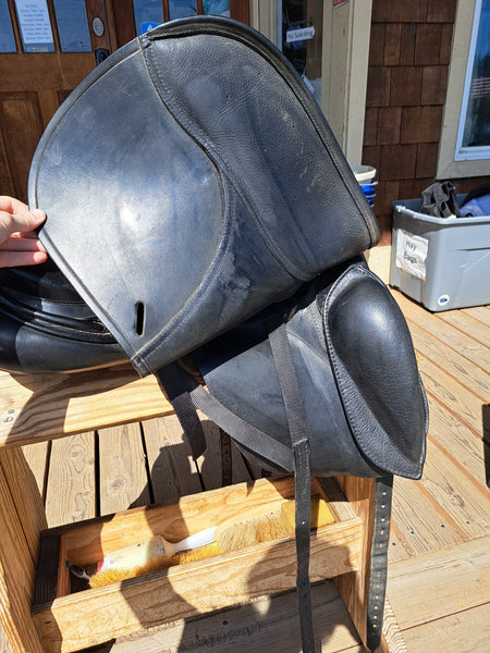 18" Schleese Ostergaard Dressage Saddle