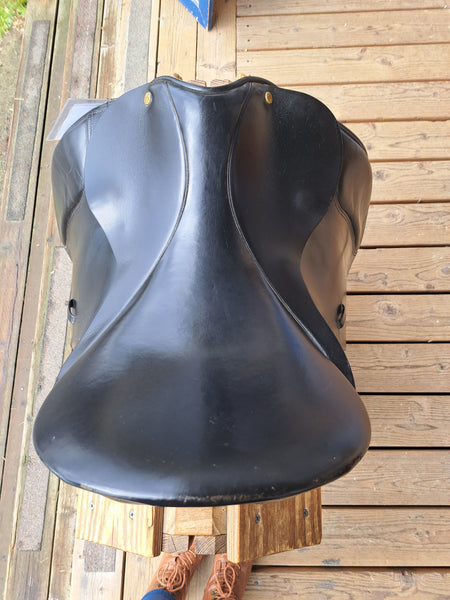 16.5" True Brit Dressage Saddle