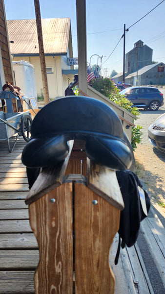18" Custom Saddlery Steffen's Advantage Dressage Saddle