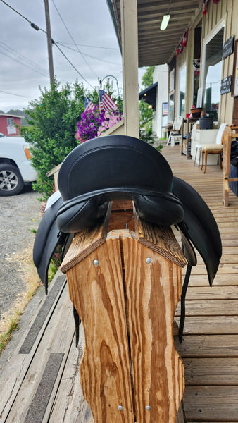 18" Schleese Infinity II Plus Dressage Saddle