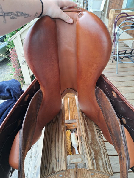 18" Zaldi Lasarte Jump Saddle