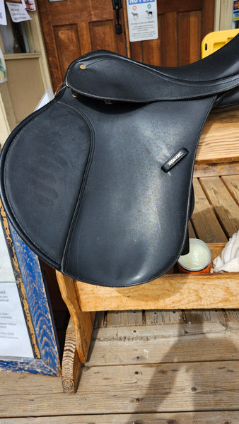 16.5" Wintec All Purpose English Saddle