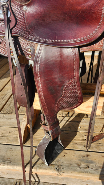 16" Crates Lightweight Round Skirt Trail Saddle