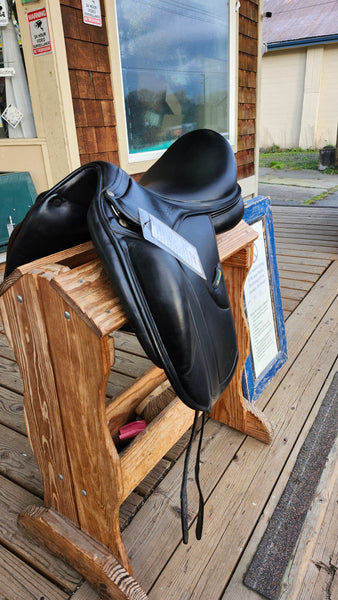 17" Amerigo Vega Dressage Saddle