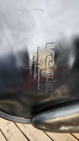 17" Amerigo Vega Dressage Saddle