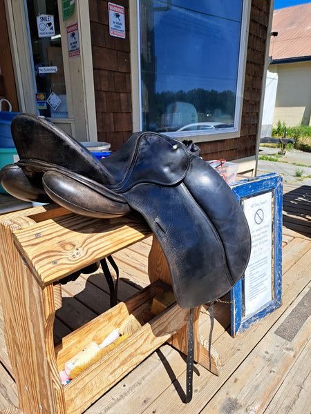 17.5" Schleese Wave Dressage Saddle