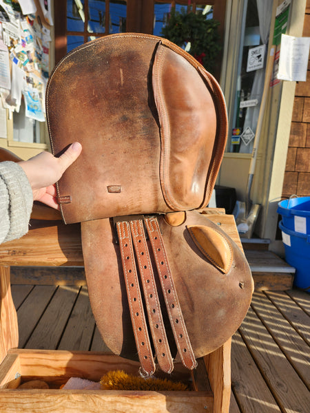 16.5" Crosby The Hampton Classic Close Contact English Saddle