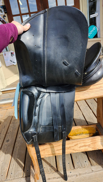 18" Albion Platinum Dressage Saddle