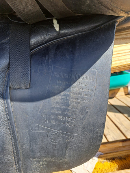 17" Hennig Dressage Saddle