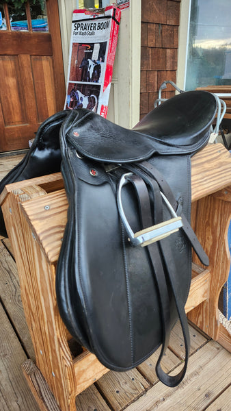 17.5" Courbette Luxor Dressage Saddle