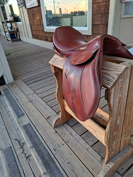 ON TRIAL 17" Stubben Edelweiss Close Contact Jump Saddle
