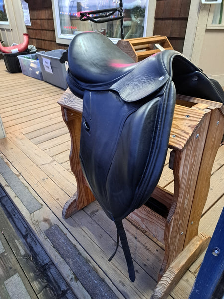 18" CWD SE24 Monoflap Dressage Saddle