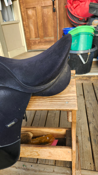 17.5" Wintec Pro Dressage Saddle