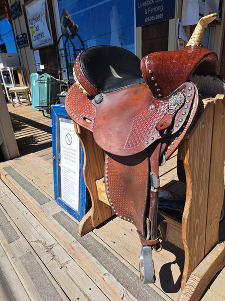 15" Circle M Barrel Saddle