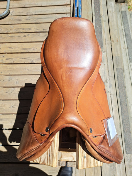 17.5" Desormais Fleur de Lys Jumping Saddle