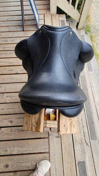 17" Custom Saddlery Icon Flight Dressage Saddle