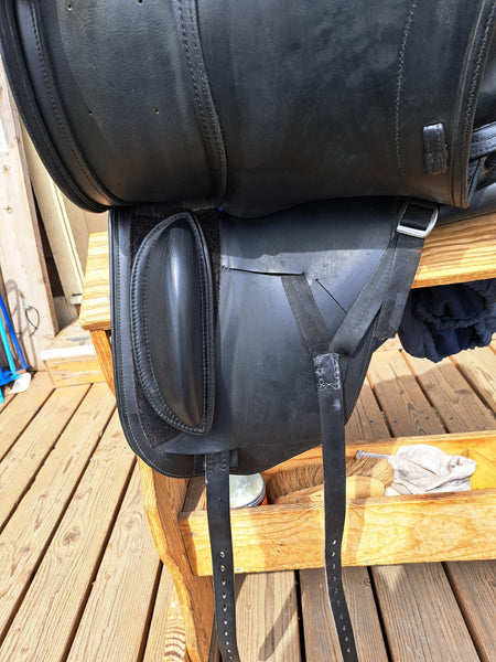 18" Schleese Obrigado Dressage Saddle