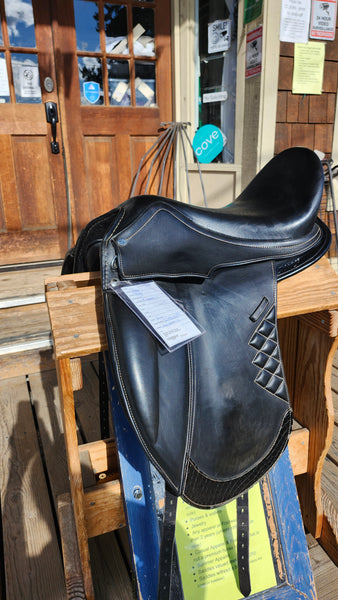 18" Hidalgo Chicago Dressage Saddle