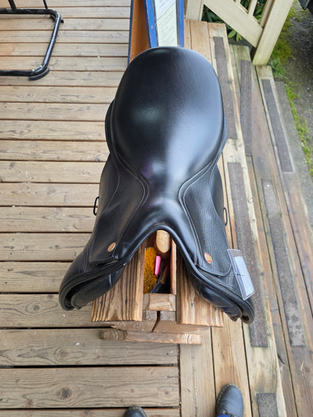 17.5" Kent & Masters MDM Dressage Saddle