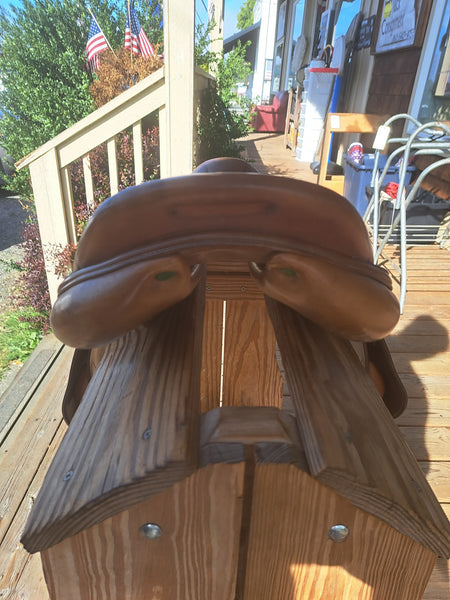 17" Devoucoux Biarritz Jump Saddle