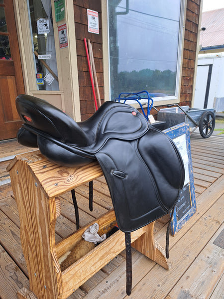 17" Hastilow Concept Dressage Saddle