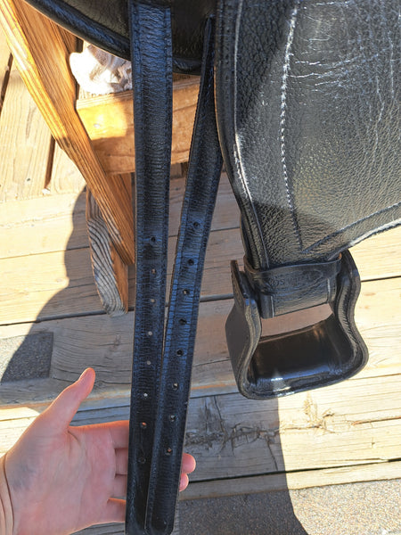 17" Hilason Treeless Endurance Saddle