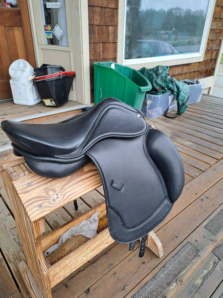 NEW 17-18" Easy Trek Classic Dressage Saddle
