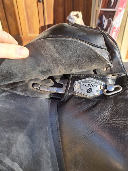 17" Albion Platinum Dressage Saddle