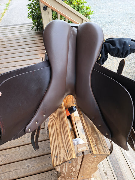 17.5" Collegiate Art All Purpose English Saddle