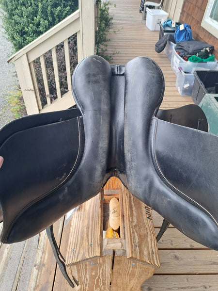 17.5" Cambridge Dressage Saddle