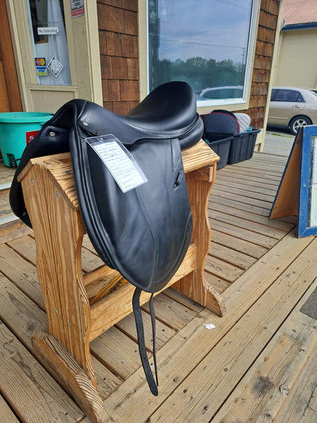 18" CWD SE24 Monoflap Dressage Saddle
