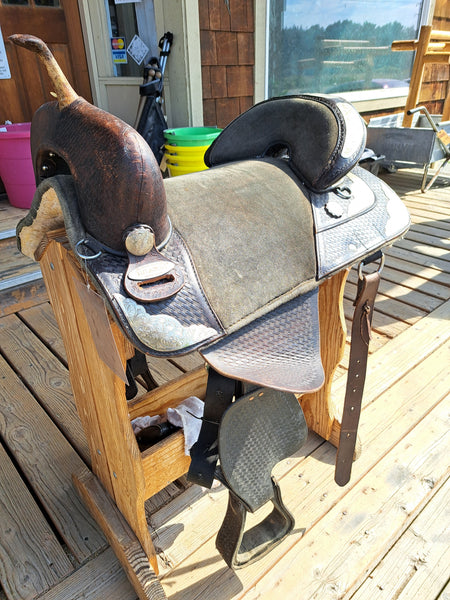 17" Hilason Treeless Barrel Racing Saddle