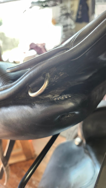 17.5" L'Apogee 2DL Dressage Saddle