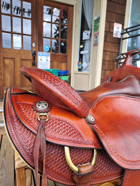 15" Crates Round Skirt Trail Saddle