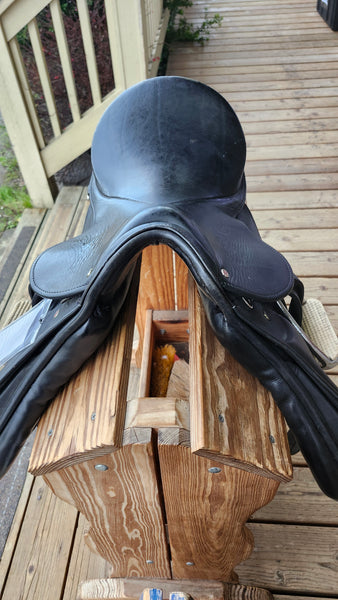 17.5" Courbette Luxor Dressage Saddle