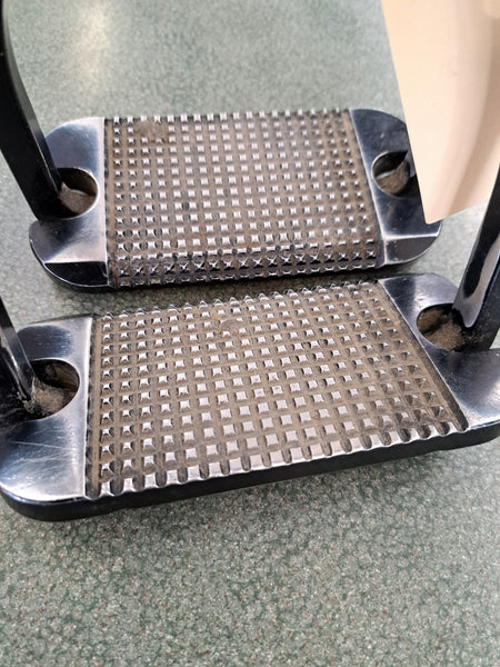 Jin Wildkart Irons