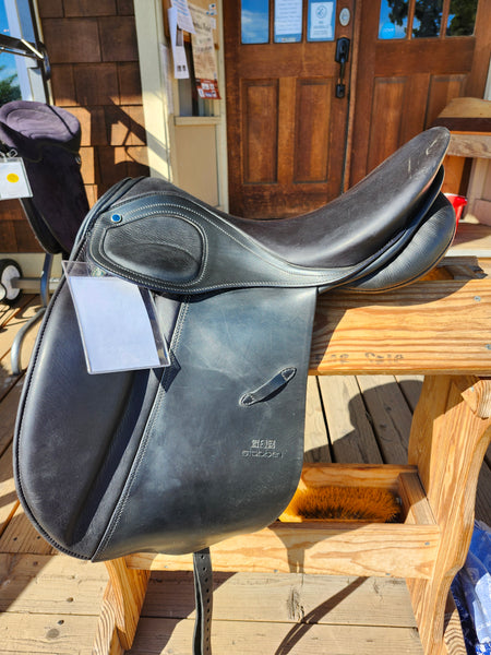 17.5" Stubben Scandica D.L. Dressage Saddle