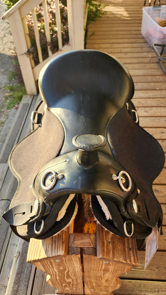 17" Abetta Adjustable Panels Trail Saddle