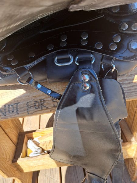 Ghost Quilty Treeless Saddle