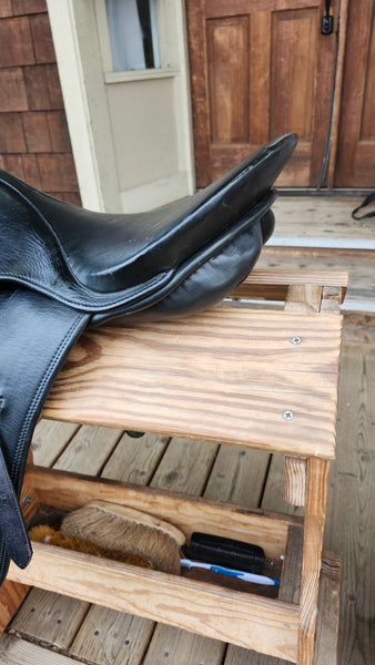 17.5" Courbette Luxor Dressage Saddle