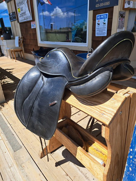18" JRD Dressage Saddle