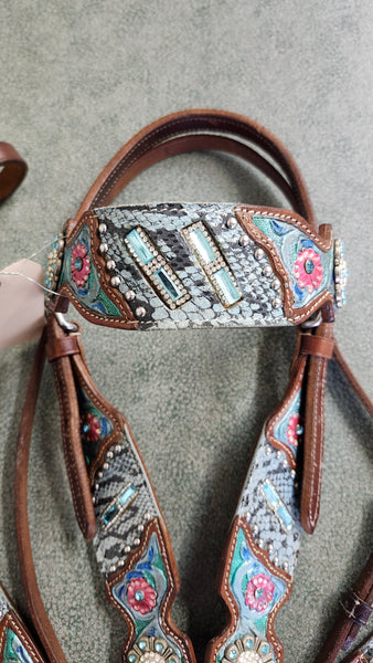 Tack Set With Flowers