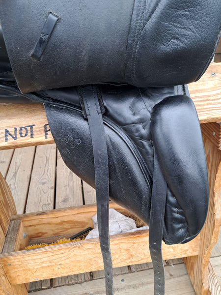 16.5" Collegiate Art Dressage Saddle